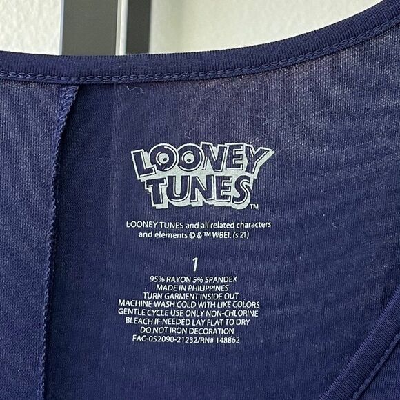 New Torrid Navy Blue Looney Tunes Top - Size 1X - Picture 3 of 4